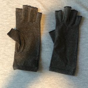 Compression gloves